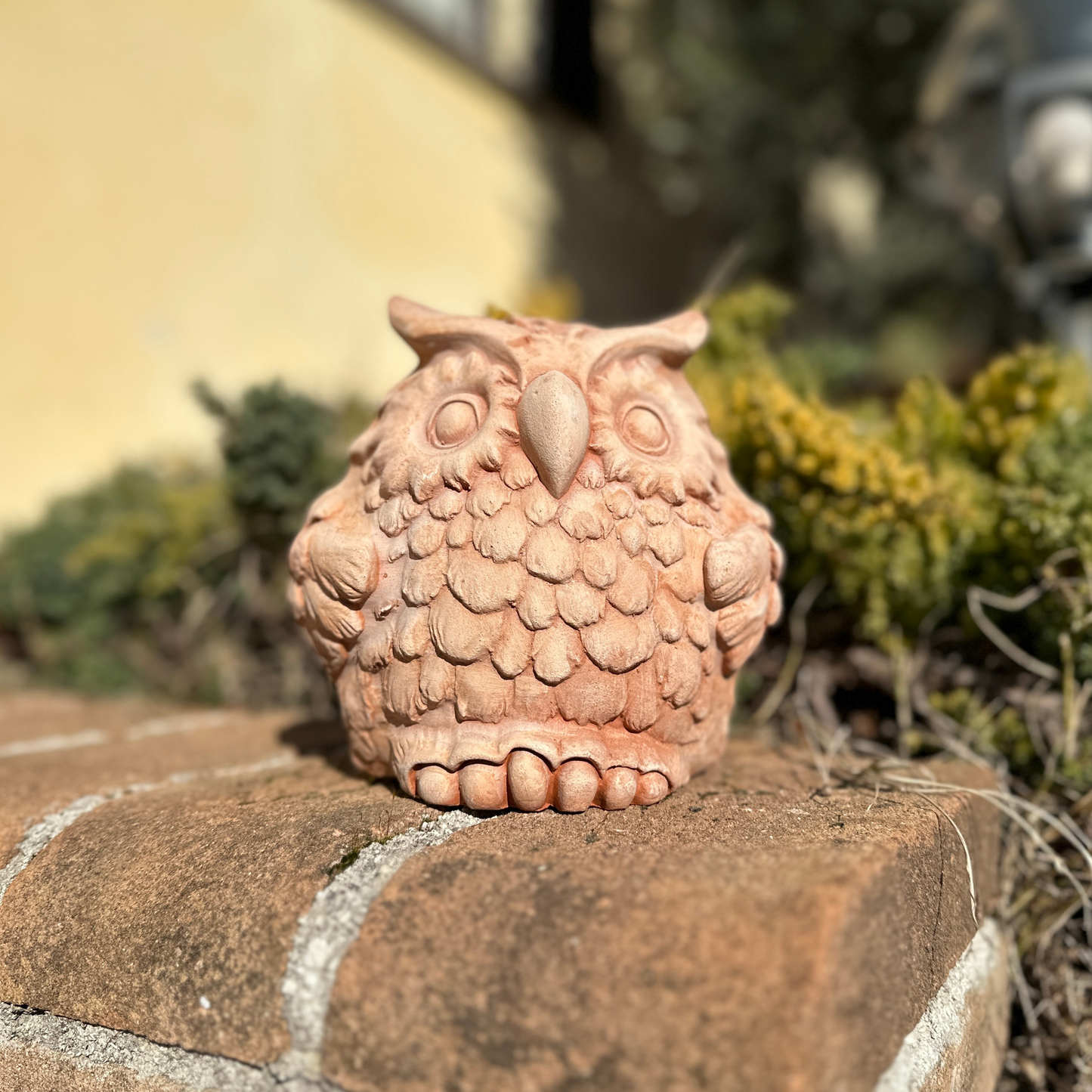 Gufo in terracotta artigianale per arredo giardino decorazione unica resistente alle intemperie (18 cm)