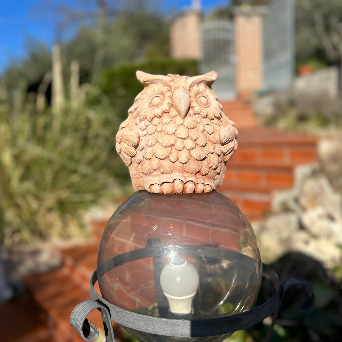 Gufo in terracotta artigianale per arredo giardino decorazione unica resistente alle intemperie (18 cm)